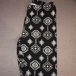 black and white leggings